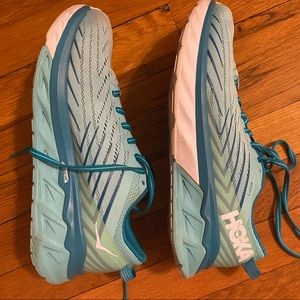 Like new Hoka Arahi 4